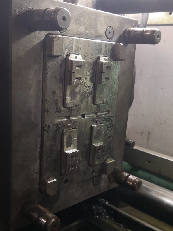 Tooling on the injection press