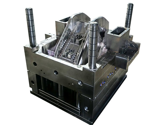 Precision injection mould